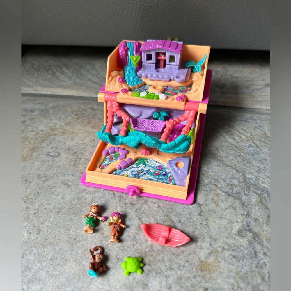 1995 Bluebird Polly Pocket Enchanted Storybook Collection Glitter Island Set
